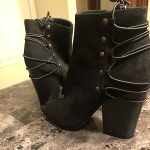 Cute winter low black boots